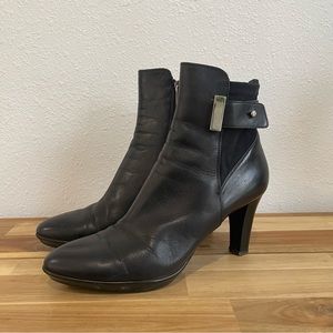 Aquatalia Vera Gomma Black Leather Boots Ankle Bootie Sz 9.5